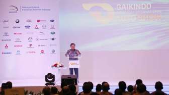 Wakil Presiden Jusuf Kalla didampingi sejumlah menteri meresmikan pameran otomotif Gaikindo Indonesia International Auto Show (GIIAS) 2015 di IEC,BSD City, Tangerang Selatan, Kamis (20/8) [Suara.com/Kurniawan Mas&#039;ud].