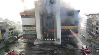 Medan Plaza terbakar