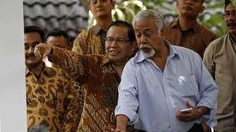 Menko Maritim dan Sumber Daya Rizal Ramli menerima kunjungan tokoh Timor Leste, Xanana Gusmao, di kediamannya di Jakarta, Minggu (23/8/2015). [Suara.com/Kurniawan Mas'ud]