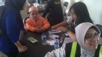 Hilangkan Trauma Anak Kampung Pulo, Polwan Bikin Permainan