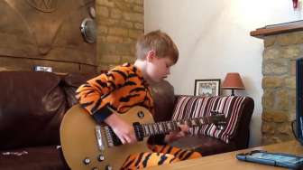 VIDEO: Bocah 10 Tahun Ini 'Jelmaan' BB King?