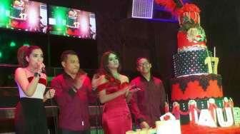 Aurel Rayakan 