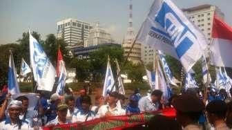 Buruh Bergerak, Jalan Medan Merdeka Barat-Patung Kuda Ditutup