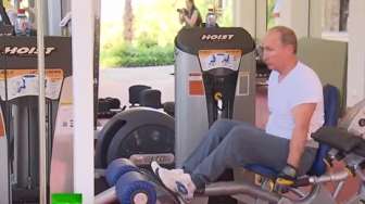VIDEO:  Wow, Presiden Rusia Rajin Latihan Angkat Beban