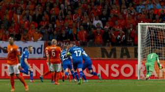 Pemain Islandia rayakan gol ke gawang Belanda (4/9) [Reuters/Michael Kooren]