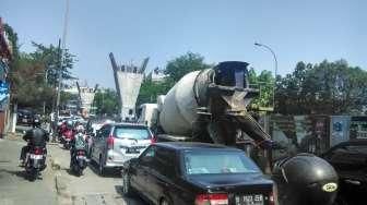 Macet panjang dari Kapten Tendean Hingga Lampu Merah Blok S