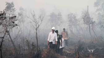 Tangani Asap, Jokowi Langsung Gelar Rapat di Rumah Bupati OKI