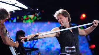 Bon Jovi Membuka Konsernya dengan "That's What The Water Made Me"