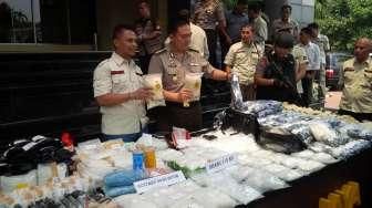 Selundupkan 115 Kg Sabu, Polisi Tangkap 23 Kurir Asing dan WNI
