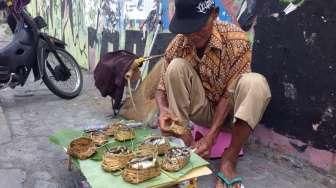 Mbah Jumpono, Pedagang Iwak Kali Yogya yang Sudah Langka