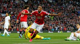 Anthony Martial mencetak gol ke gawang Liverpool. Reuters / Carl Recine Livepic