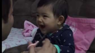 VIDEO: Pintar, Masih Bayi Sudah Bisa Kerjai Ayahnya