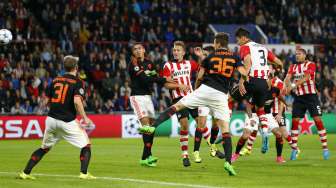 Manchester United ditumbangkan PSV Eindhoven 1-2 di Stadion Philips, Rabu (16/9).