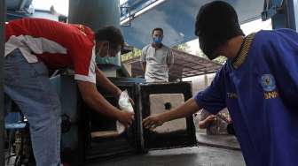 Badan Narkotika Nasional (BNN) memusnahkan sabu seberat 7.798,7 gram di Kantor Pusat BNN, Jakarta, Kamis (17/9).