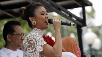 Agnez Mo Kompak dengan Dancer dan Band Pengiringnya