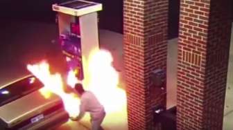 VIDEO: Mobil Ini Ludes Terbakar karena Masalah Sepele
