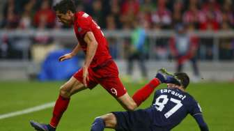 Aksi striker Bayern Munich Robert Lewandowski saat menghadapi Dinamo Zagreb di Liga Champions. [Reuters/Michael Dalder]