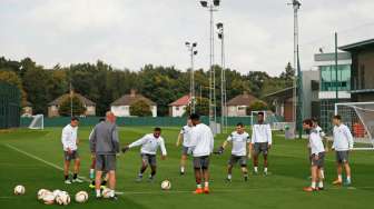 Para pemain Liverpool menjalani sesi latihan sebelum menghadapi Sion.  Reuters / Andrew Boyers Livepic