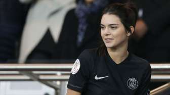 Model Amerika Serikat, Kendall Jenner di Parc des Princes, Senin (5/10). [Reuters/Regis Duvignau]