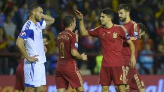 Pemain Spanyol merayakan gol ke gawang Luksemburg  di babak kualifikasi Euro 2016 Grup C di Logrono, Spanyol. [Reuters/Vincent West]