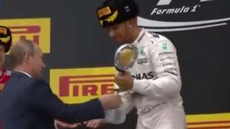 VIDEO: Duh, Lewis Hamilton Semprot Vladimir Putin