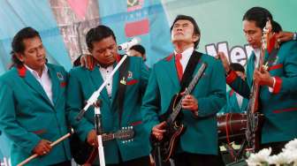 Raja Dangdut Rhoma Irama mendeklarasikan Partai Idaman di pelataran Tugu Proklamasi, Rabu (14/10).