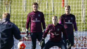 Baru Lakoni Debut, Pemain Ini Sudah Nekat Tantang Joe Hart