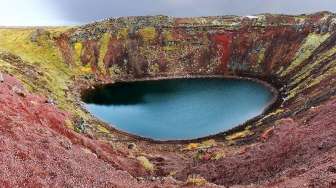 Danau Vulkanik di Islandia Ini Begitu Fotogenik