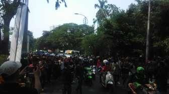 Lagi, Kelompok Remaja Lempari Bobotoh dengan Batu di Stadion GBK