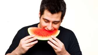 Manis dan Menyegarkan, Ini 8 Manfaat Kesehatan Rutin Makan Semangka
