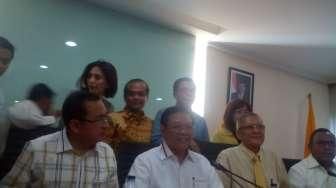 Usai Rapat di Kantor DPP Golkar, Agung Laksono Buru-buru Pergi