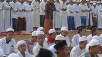 Ribuan Warga Padang Salat Minta Hujan