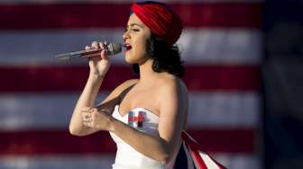 Aksi Katy Perry di Kampanye Hillary