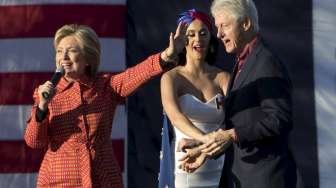 Dukung Hillary Clinton, Katy Perry Mau Tampil Bugil