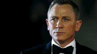 Pemeran film agen rahasia Inggris James Bond 007 pada pemutaran perdana film Spectre di Royal Albert Hall, London, Inggris, Senin (26/10/2015). Hadir pula Pangeran William, Duchess of Cambridge, dan Pangeran Harry. [Reuters]