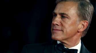 Pemeran film agen rahasia Inggris James Bond 007 pada pemutaran perdana film Spectre di Royal Albert Hall, London, Inggris, Senin (26/10/2015). Hadir pula Pangeran William, Duchess of Cambridge, dan Pangeran Harry. [Reuters]