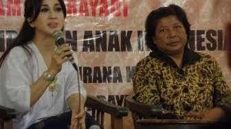 Paramitha Rusady Hapus Citra Nyi Iteng di 'Sepasang Mata Ibu'