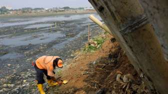 Penampakan Waduk Ria-Rio di kawasan Pulogadung, Jakarta Timur, Senin (2/11).