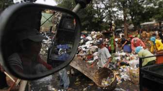 Tumpukan sampah di lokasi Tempat Pembuangan Sampah (TPS) sementara.