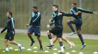 Pemain Arsenal berada di tempat latihan menjelang laga melawan Bayern Munich di Liga Champions yang akan berlangsung di Allianz Arena, Kamis (5/11/2015).[Reuters/John Sibley Livepic]