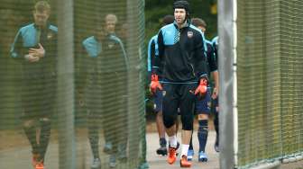 Pemain Arsenal berada di tempat latihan menjelang laga melawan Bayern Munich di Liga Champions yang akan berlangsung di Allianz Arena, Kamis (5/11/2015).[Reuters/John Sibley Livepic]