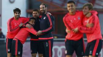 Pemain Bayern Munich dalam sesi latihan menjelang laga melawan Arsenal di Liga Champions yang akan berlangsung di Allianz Arena, Kamis (5/11/2015).[Reuters/Michaela Rehle]