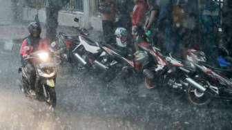 Indramayu dan Cirebon Berpotensi Dilanda Hujan Deras dan Petir Siang Ini