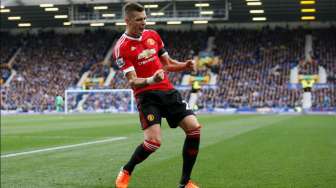 Morgan Schneiderlin, Ayam Jantan di Old Trafford