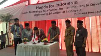 Honda Serahkan Engine Simulator ke SMKN 2 Tangerang