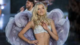Pagelaran busana lingerie atau pakaian dalam merek ternama asal Amerika Serikat, Victoria's Secret berlangsung meriah di Manhattan, New York, Selasa (10/11/2015) [Reuters]