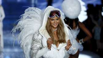 Pagelaran busana lingerie atau pakaian dalam merek ternama asal Amerika Serikat, Victoria's Secret berlangsung meriah di Manhattan, New York, Selasa (10/11/2015) [Reuters]