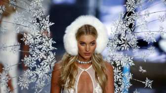 Pagelaran busana lingerie atau pakaian dalam merek ternama asal Amerika Serikat, Victoria's Secret berlangsung meriah di Manhattan, New York, Selasa (10/11/2015) [Reuters]