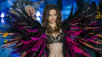 Pagelaran busana lingerie atau pakaian dalam merek ternama asal Amerika Serikat, Victoria's Secret berlangsung meriah di Manhattan, New York, Selasa (10/11/2015) [Reuters]
