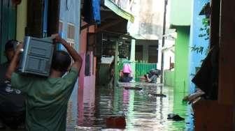 Hujan Sejak Siang, Jakarta Mulai Tergenang Banjir